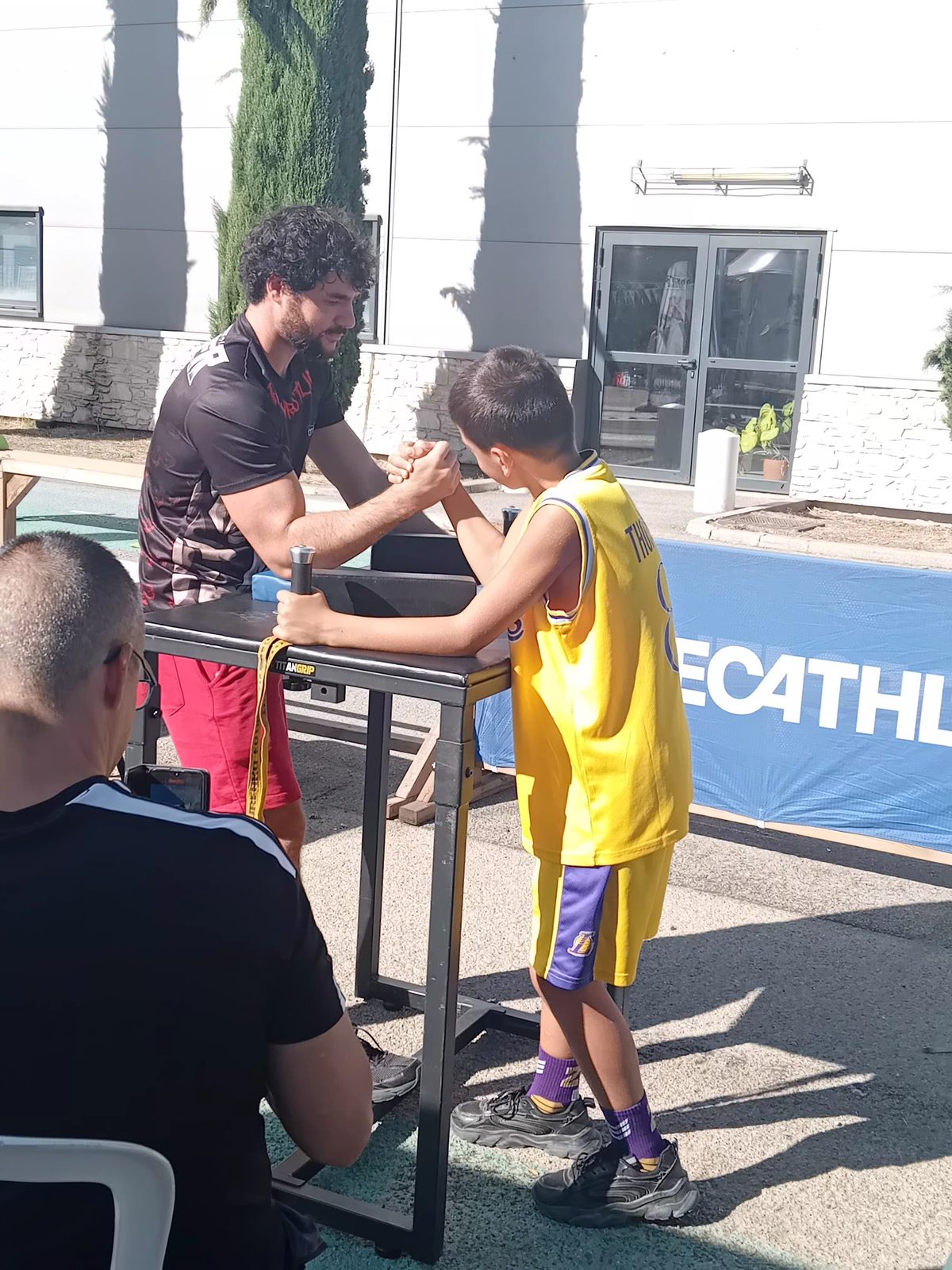 Initiation au bras de fer sportif à la table officielle